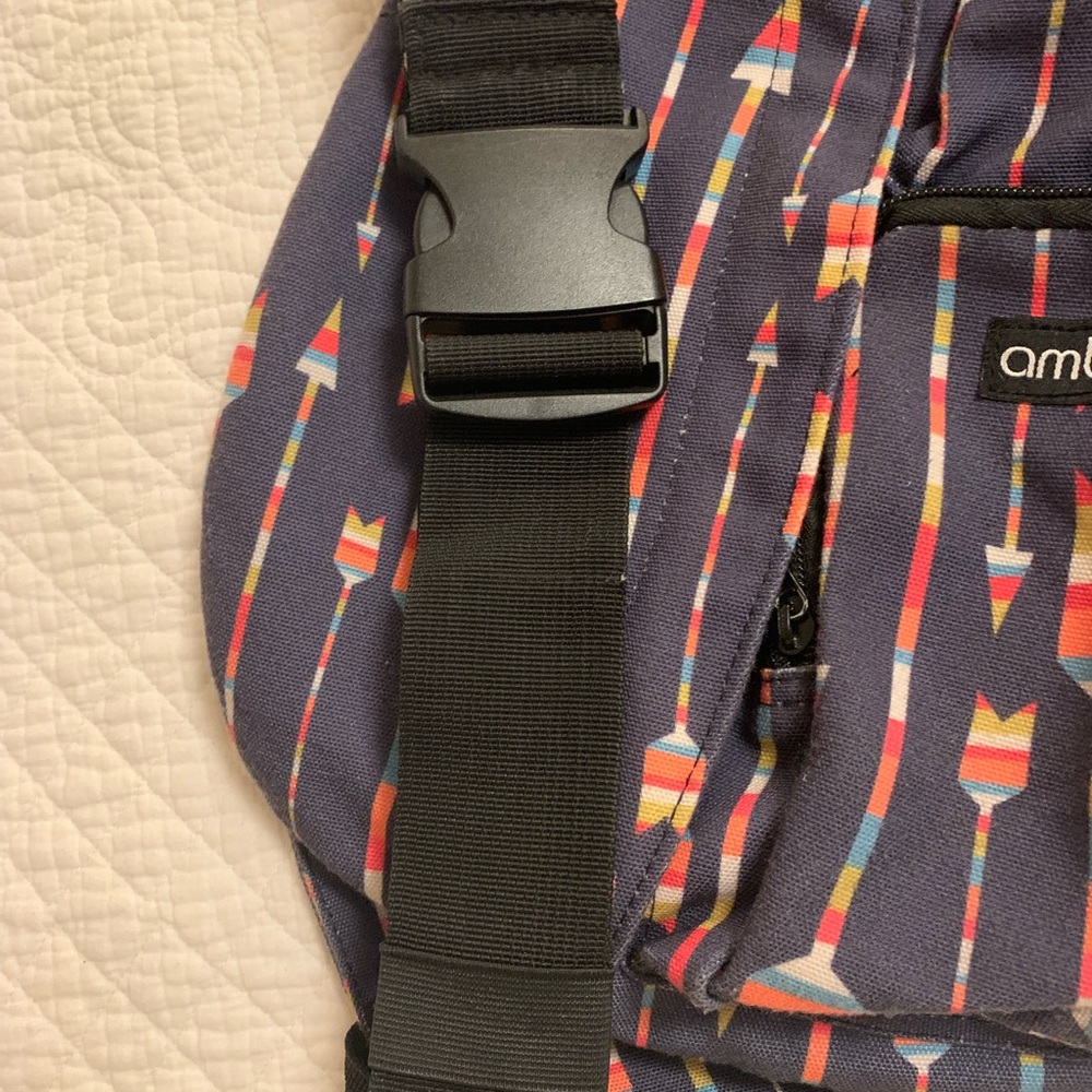 Men's Arrow Pattern Rope Sling Backpack - Navy Multicolor - Picture 5 of 8
